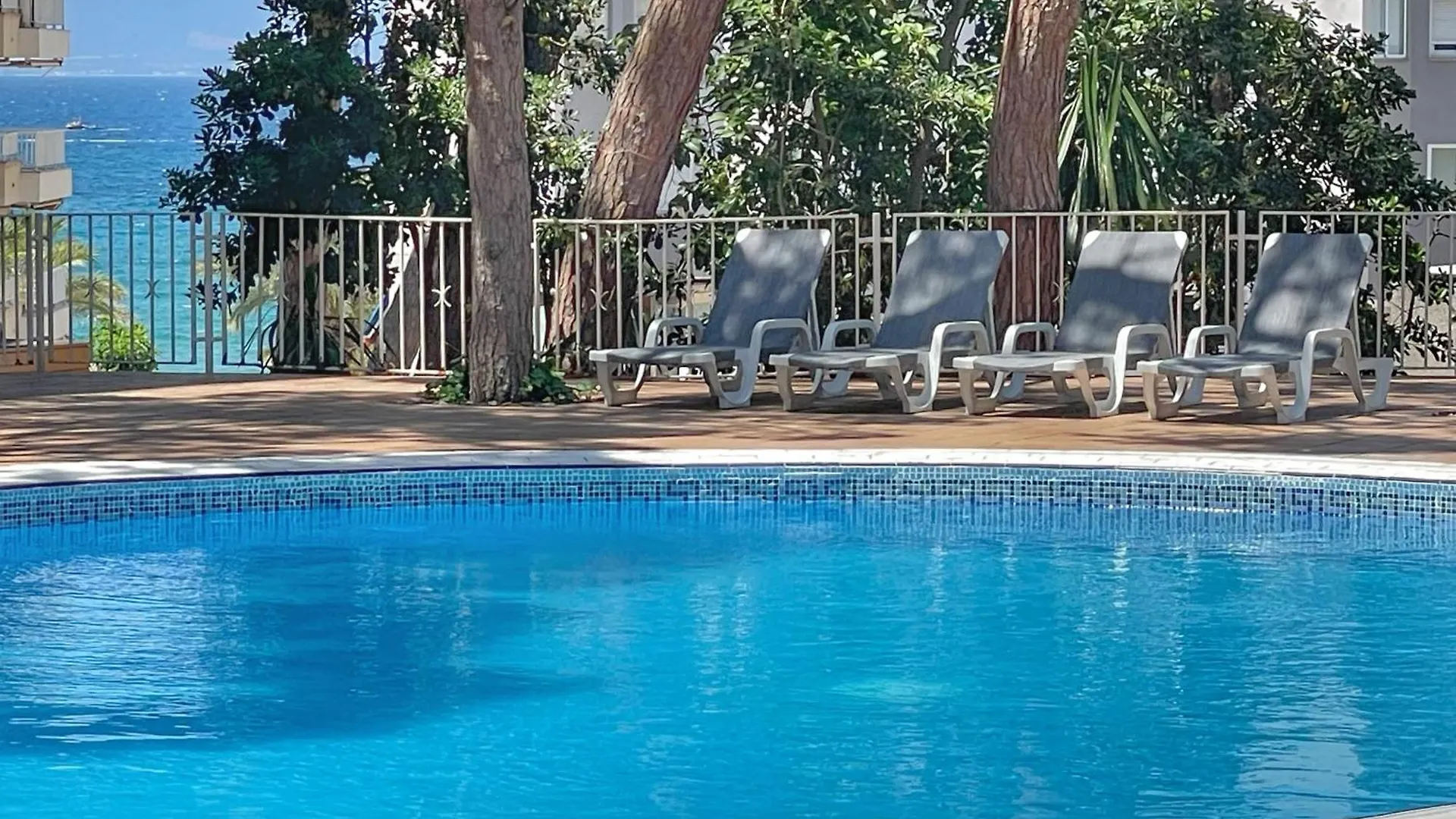 Rentalmar Blue Beach Apartments & Pool Salou 0*,